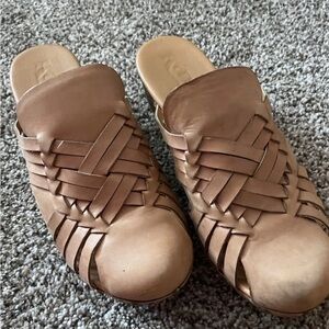 Kork-Ease Women's Tan Woven Leather Mules